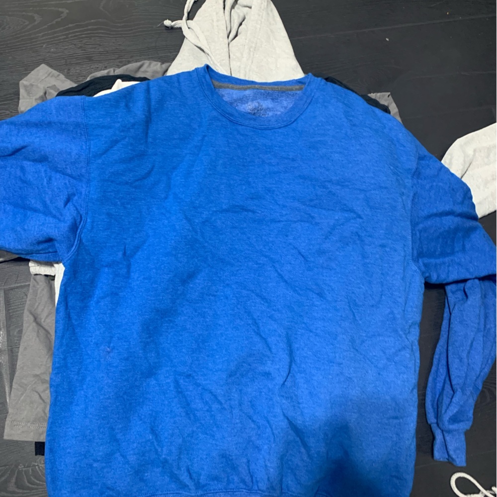 men’s crew neck